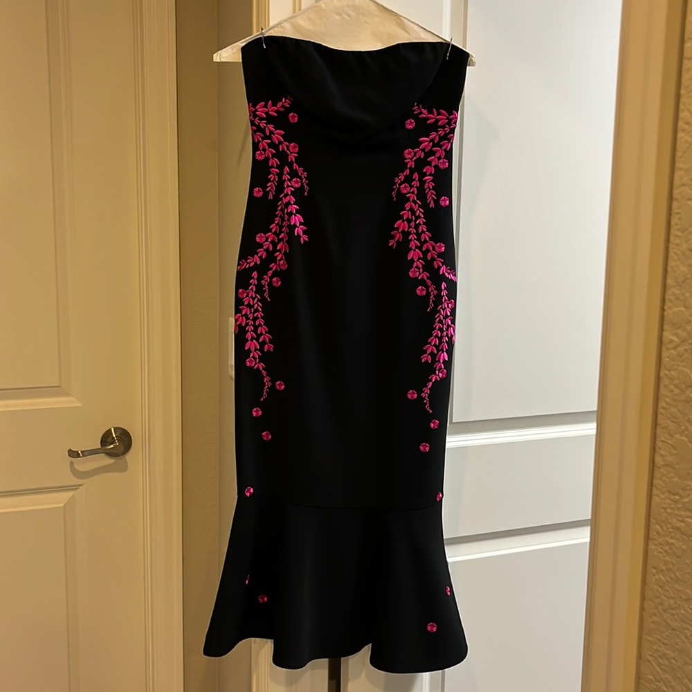 Cinq a Sept, beautiful, strapless long dress w/pink embroidered flowers, size 4